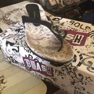 Black kitten heels..with gold circular accents EUC SZ 11..